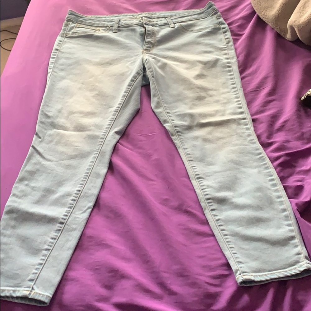 Light wash Universal thread jeans